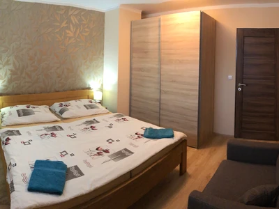 A1-ložnice-s-manželským-lůžkem